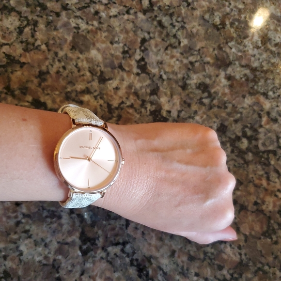 Michael kors Jayne Three Hand Vanilla Watch - Picture 10 of 10